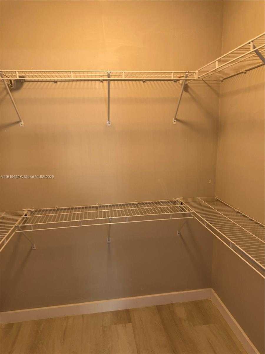 Small Image of Miami Number 9