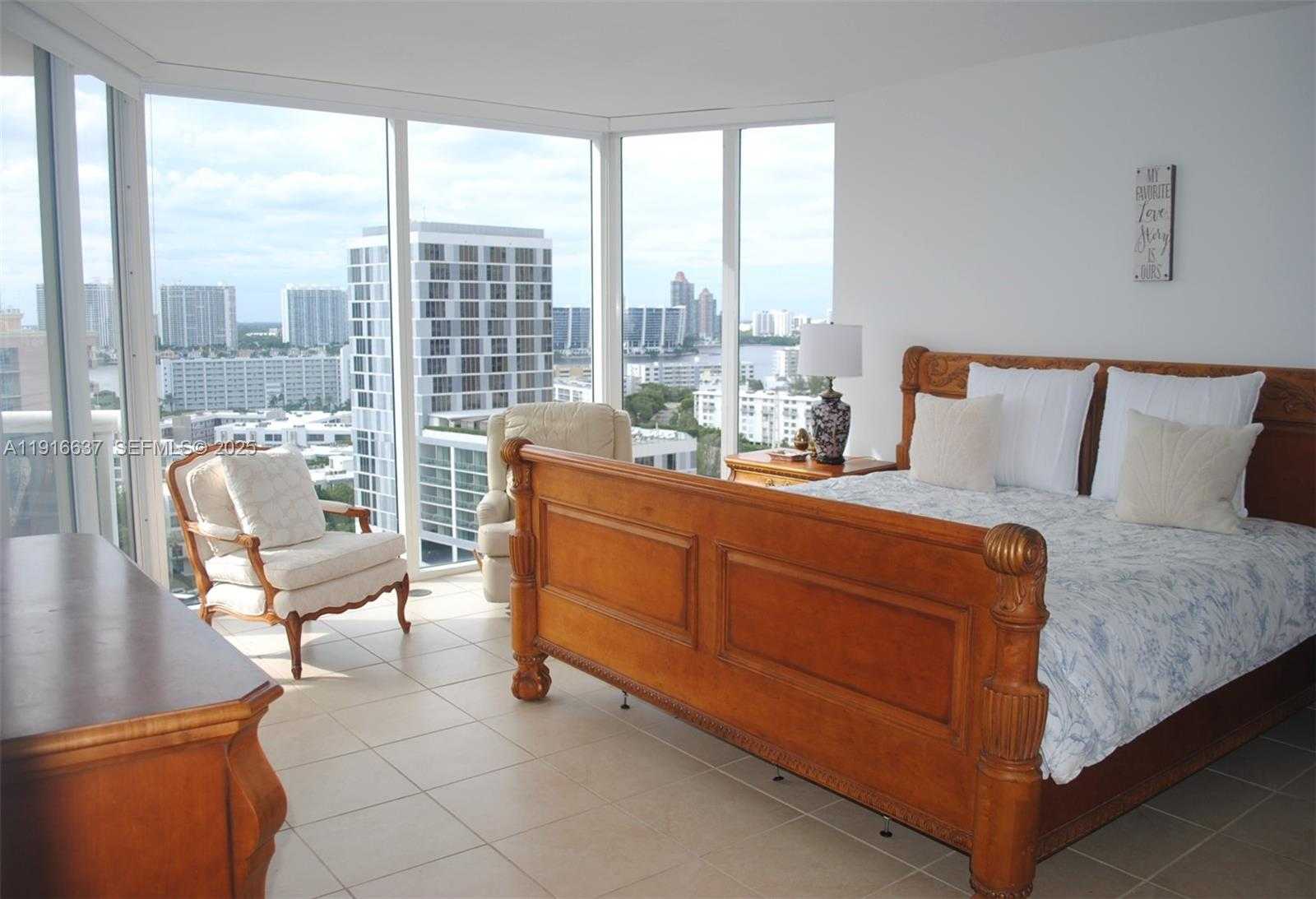 Imagen de Pequeño Objeto