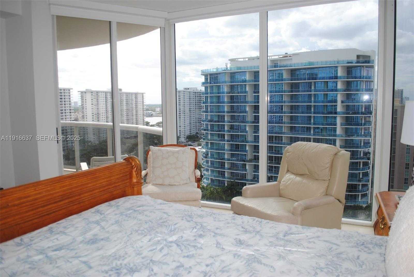 Imagen de Pequeño Objeto