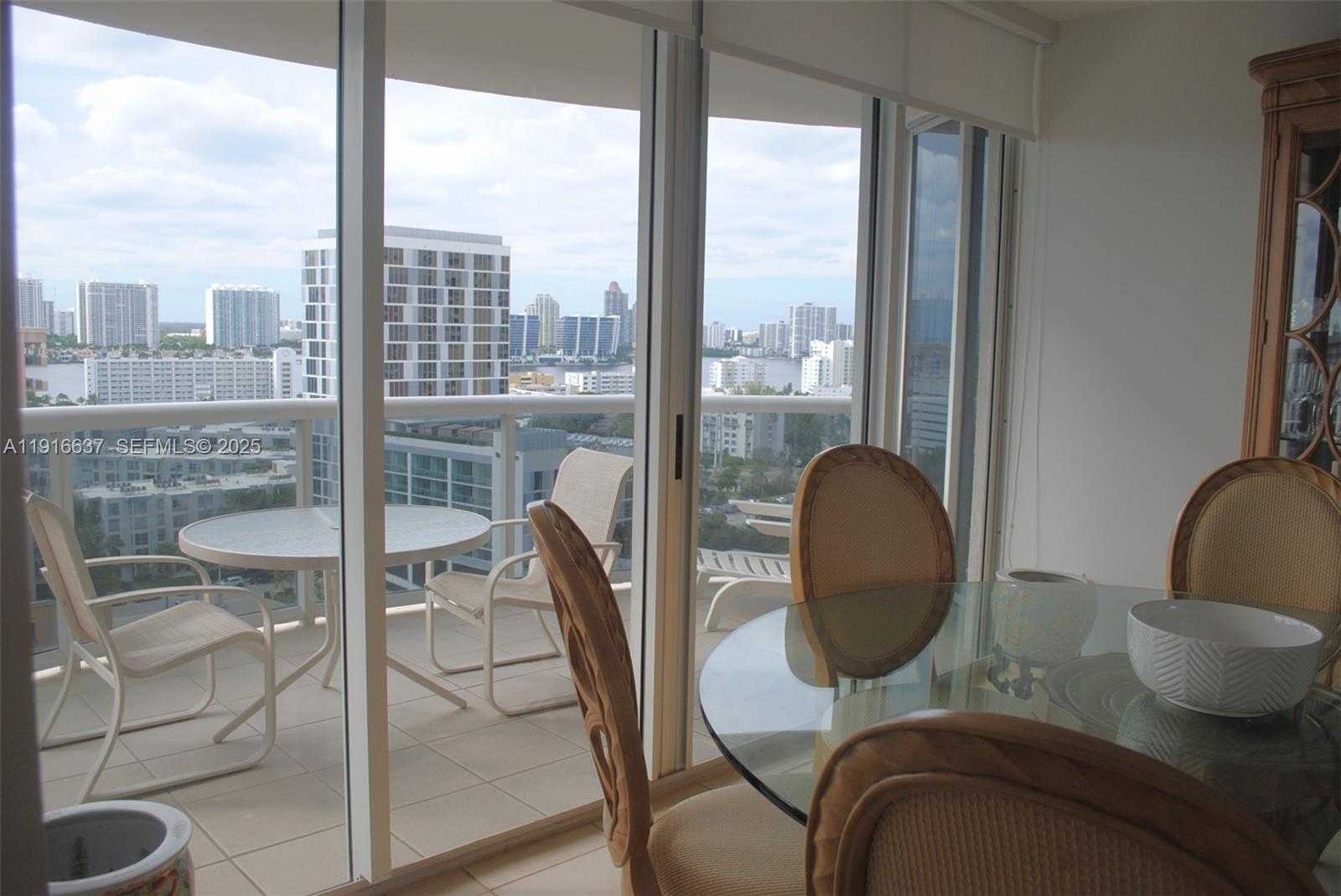 Imagen de Pequeño Objeto