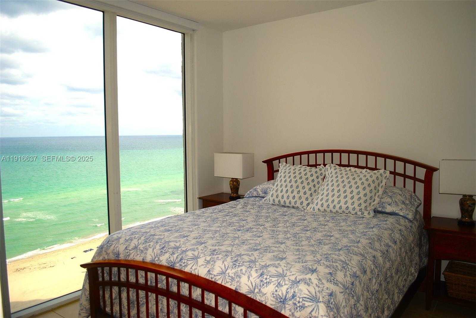 Imagen de Pequeño Objeto