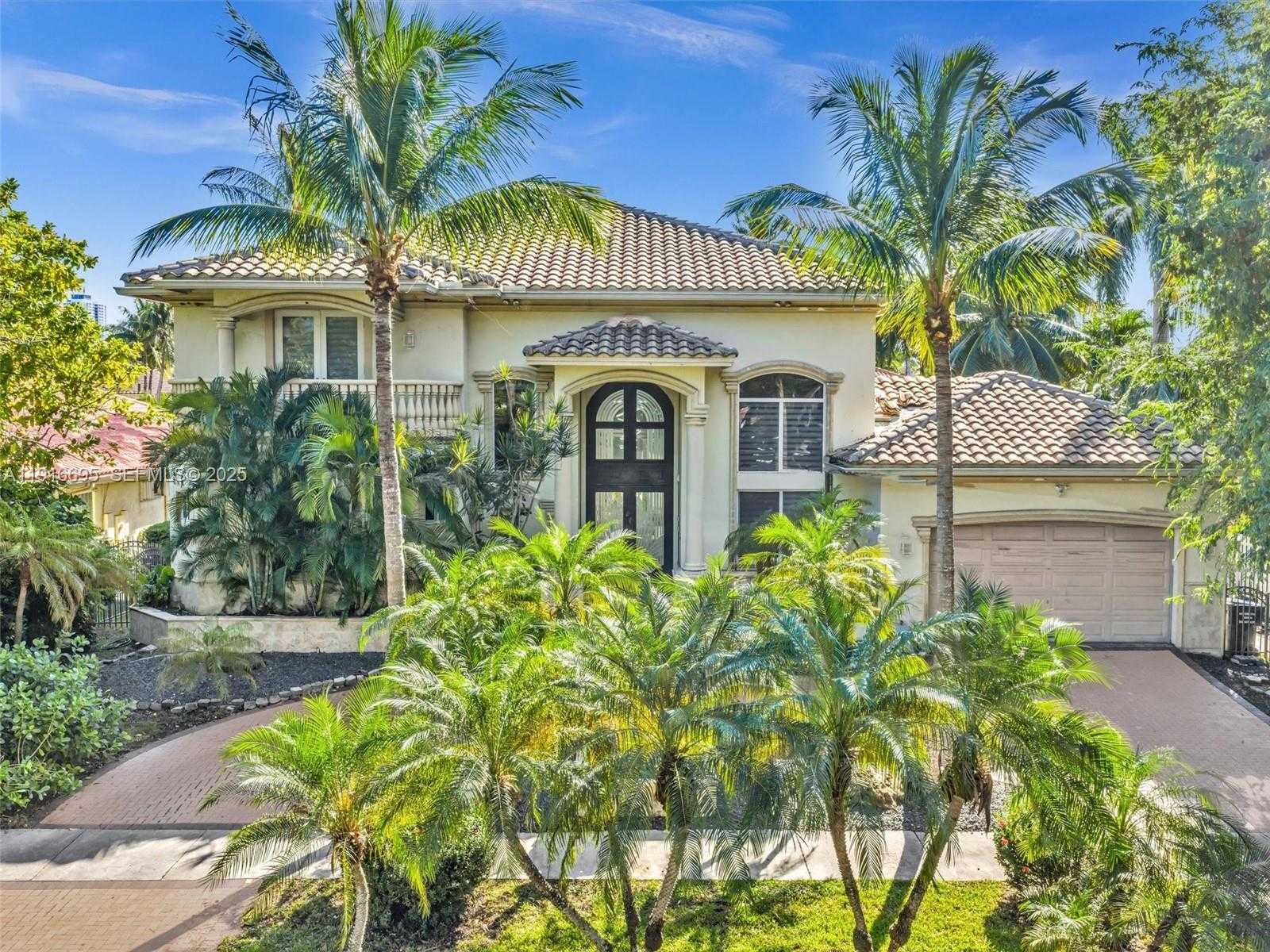 Small Image of 922 WASHINGTON ST, Hollywood Number 1