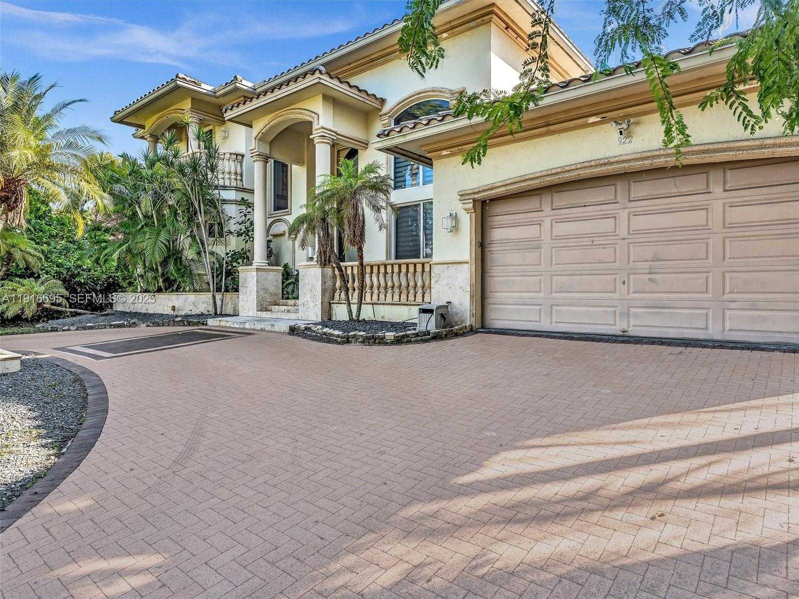 Small Image of 922 WASHINGTON ST, Hollywood Number 2