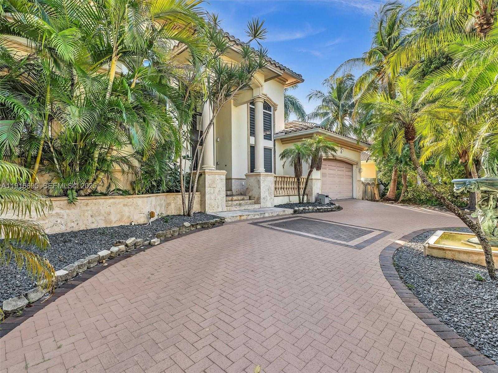 Small Image of 922 WASHINGTON ST, Hollywood Number 3