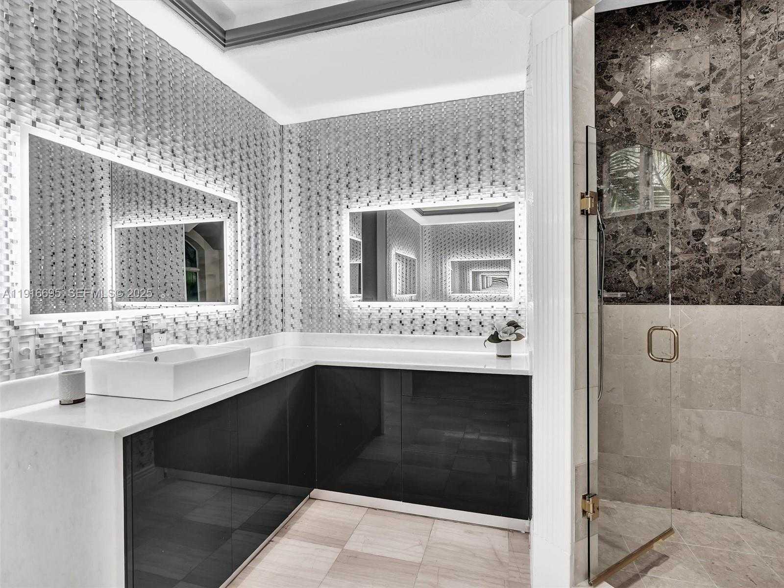 Small Image of 922 WASHINGTON ST, Hollywood Number 30