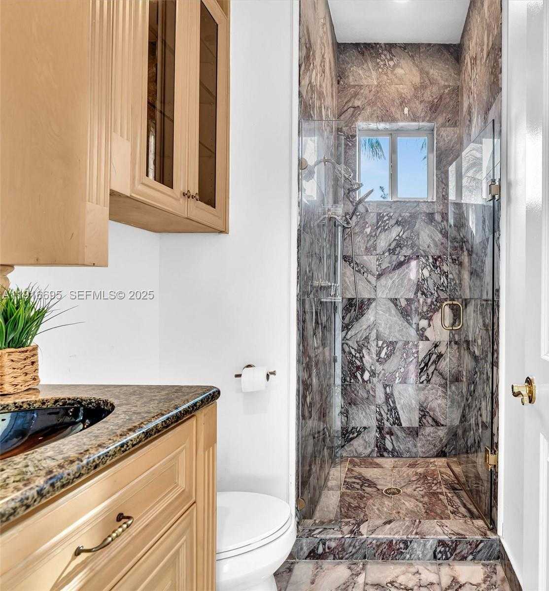 Small Image of 922 WASHINGTON ST, Hollywood Number 36