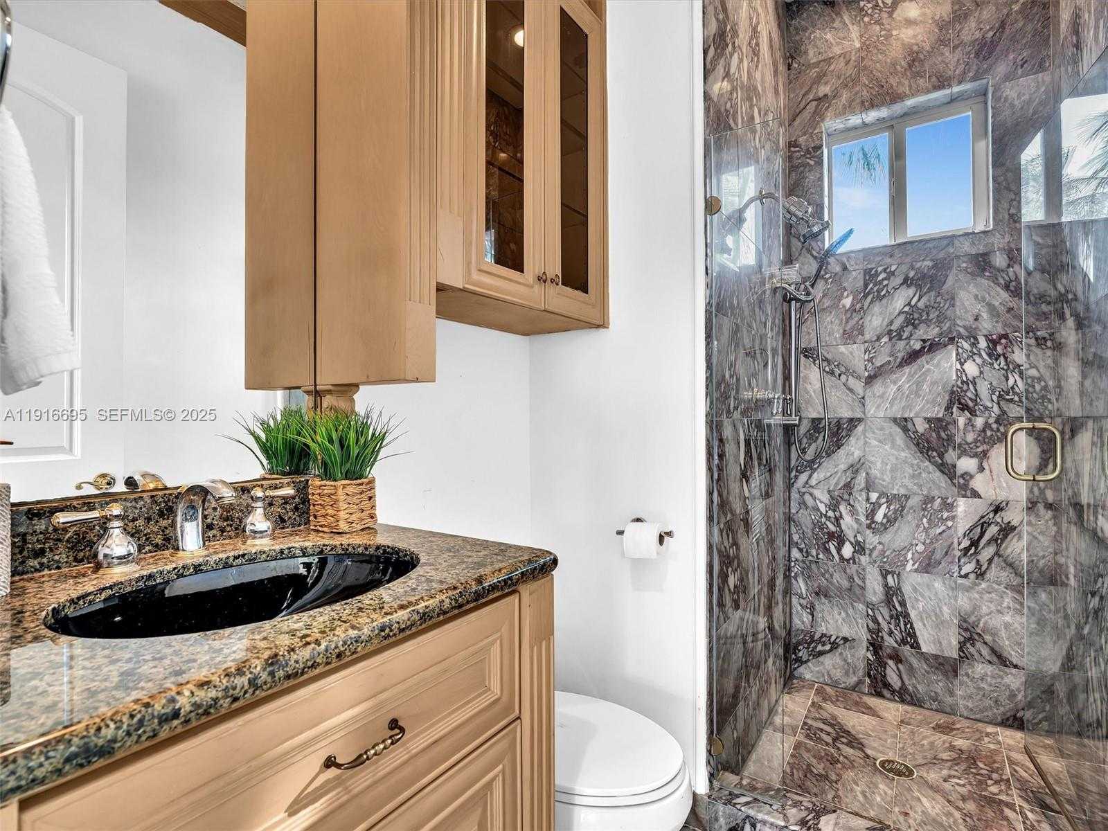 Small Image of 922 WASHINGTON ST, Hollywood Number 37