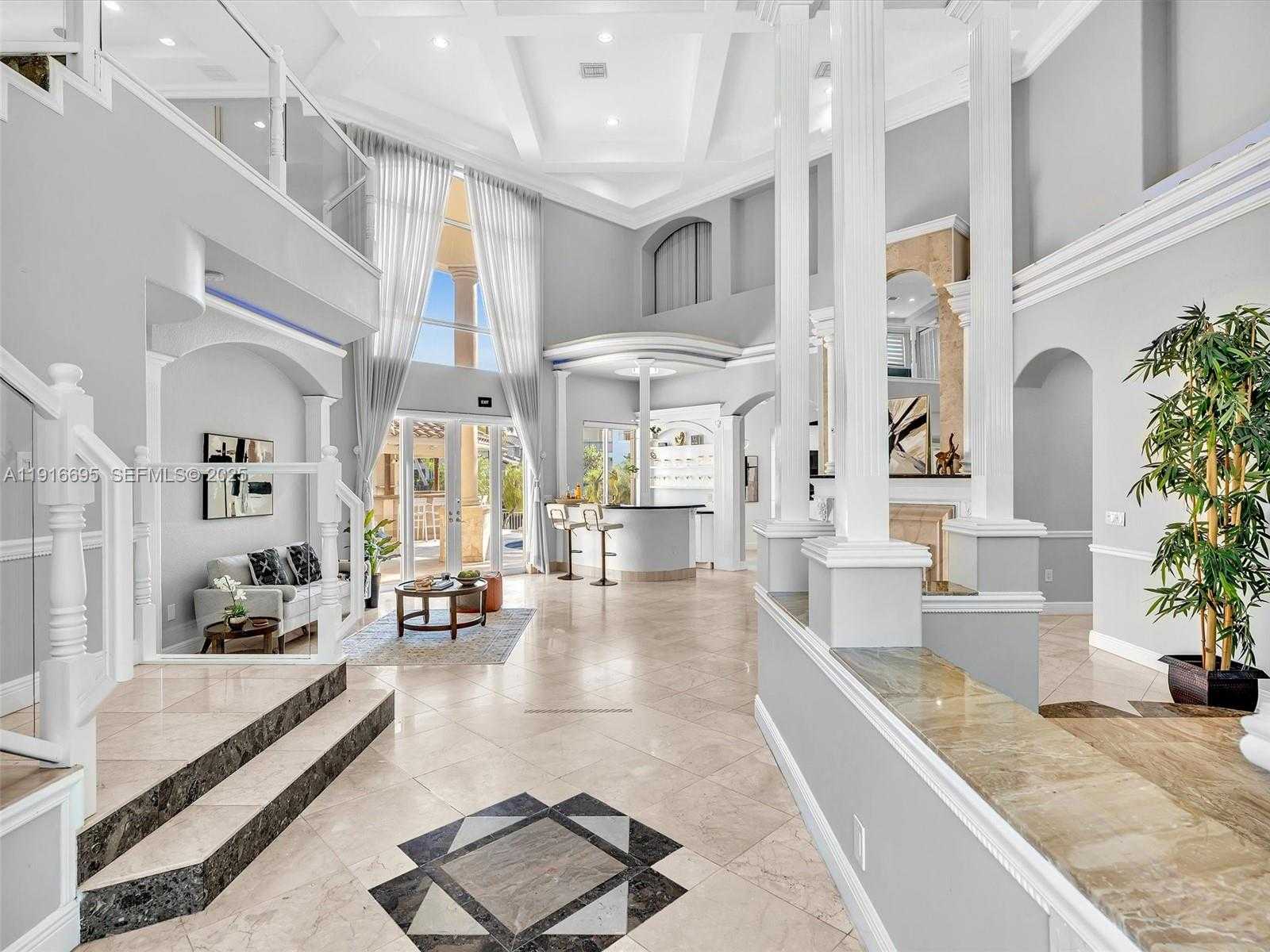 Small Image of 922 WASHINGTON ST, Hollywood Number 4