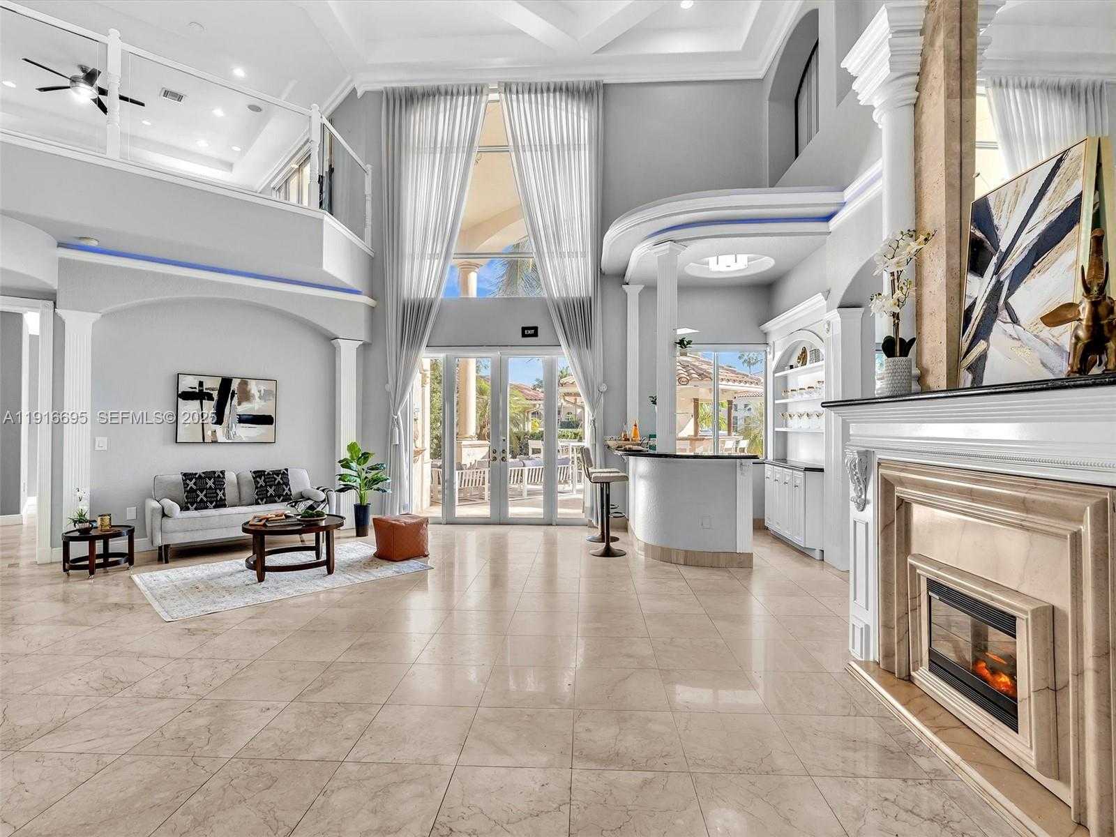 Small Image of 922 WASHINGTON ST, Hollywood Number 5