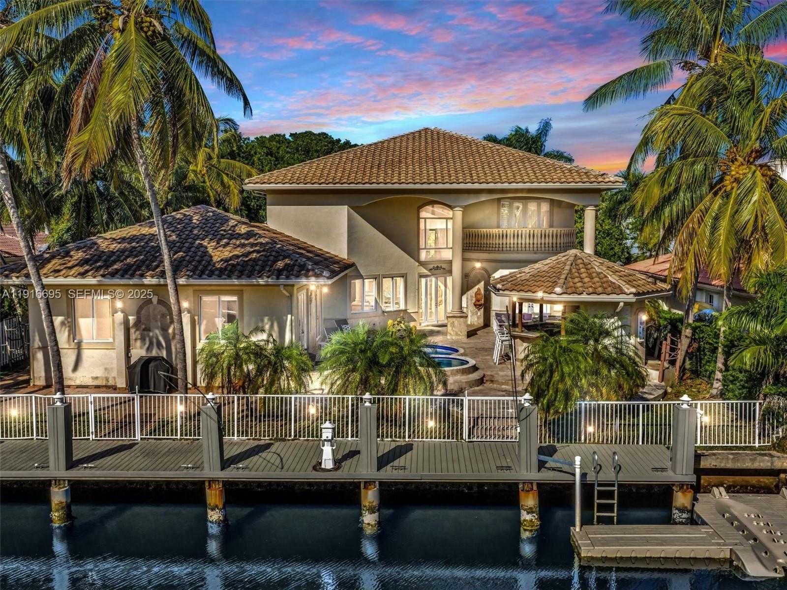 Small Image of 922 WASHINGTON ST, Hollywood Number 62