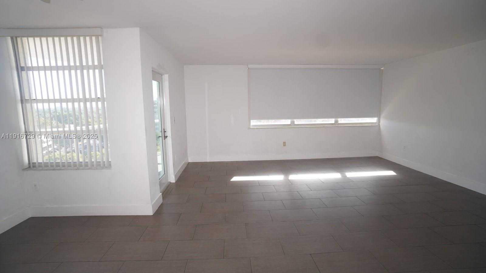 Small Image of 1351 NORTH EAST MIAMI GARDENS DR #915E, Miami Number 4