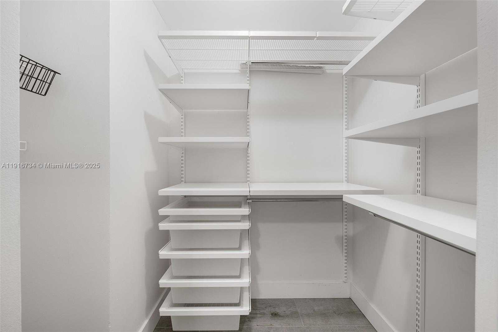 Small Image of 950 BRICKELL BAY DR #200, Miami Number 26