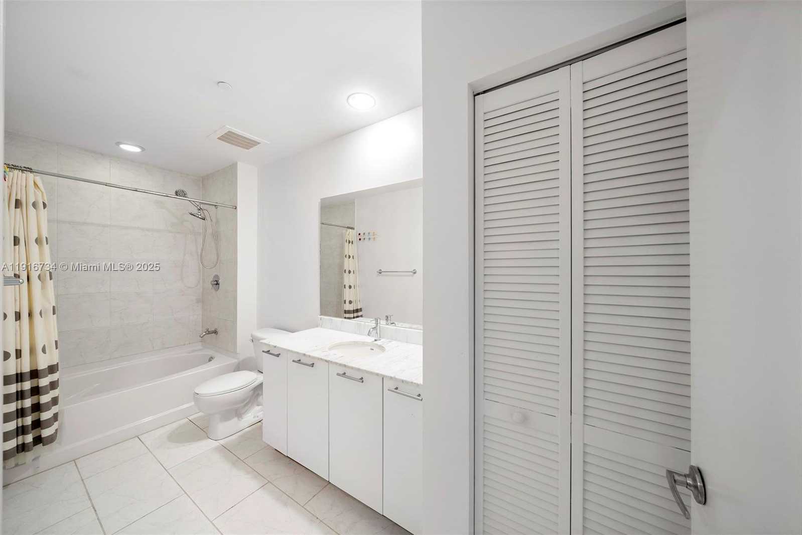 Small Image of 950 BRICKELL BAY DR #200, Miami Number 27