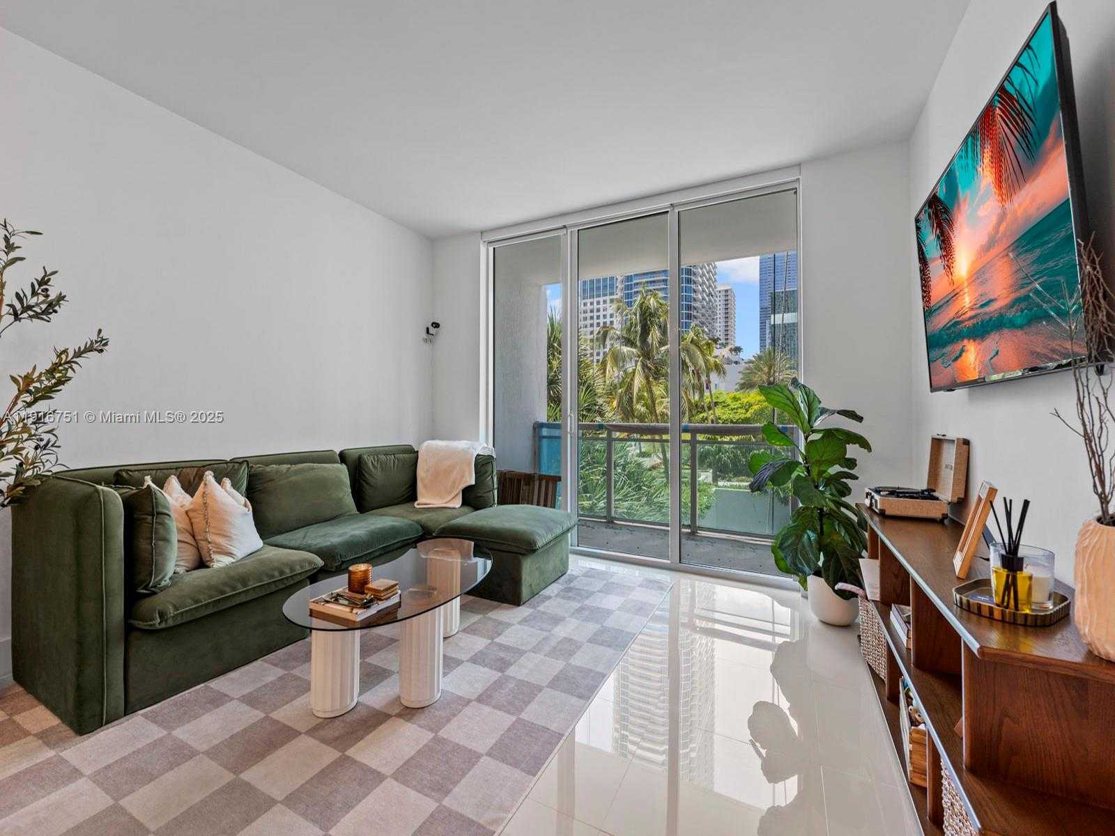Small Image of 950 BRICKELL BAY DR #1103, Miami Number 1