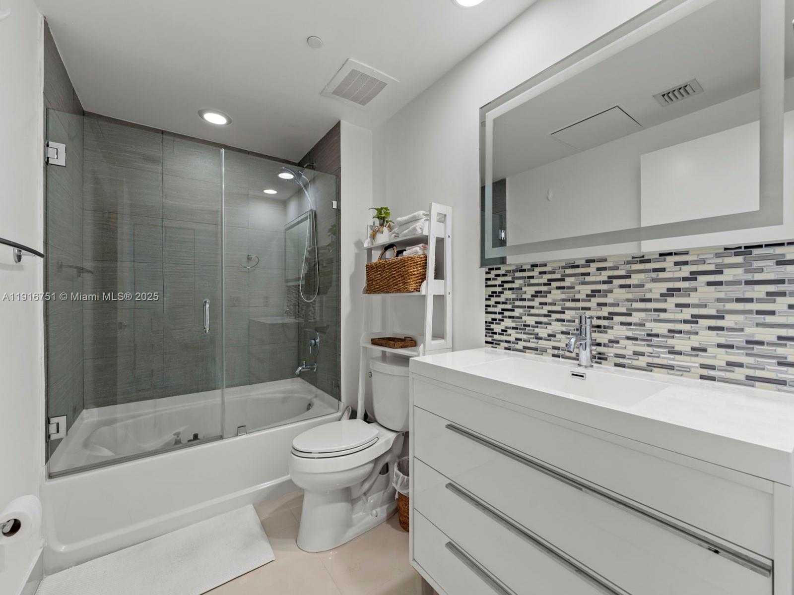 Small Image of 950 BRICKELL BAY DR #1103, Miami Number 11