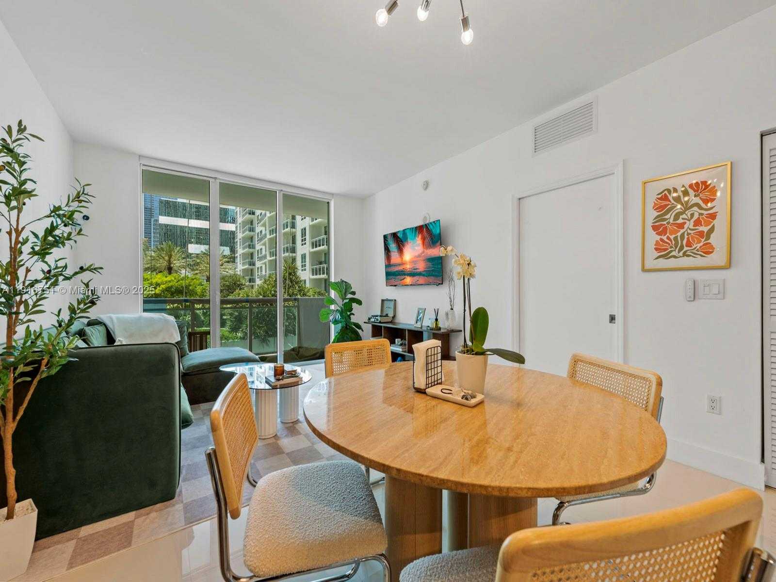 Small Image of 950 BRICKELL BAY DR #1103, Miami Number 3