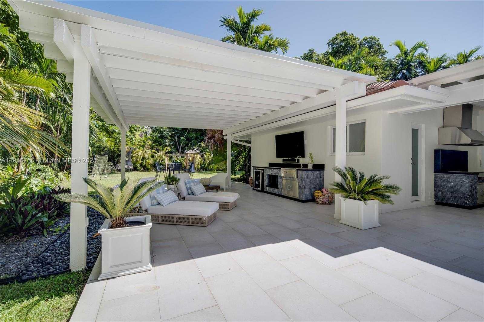 Small Image of 11905 SOUTH WEST 67TH AVE, Pinecrest Number 8