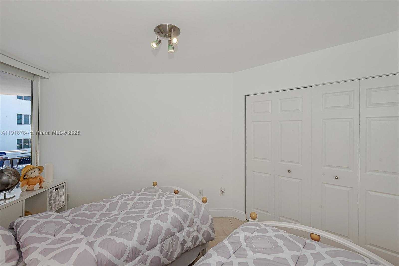 Small Image of 6301 COLLINS AVE #805, Miami Beach Number 15