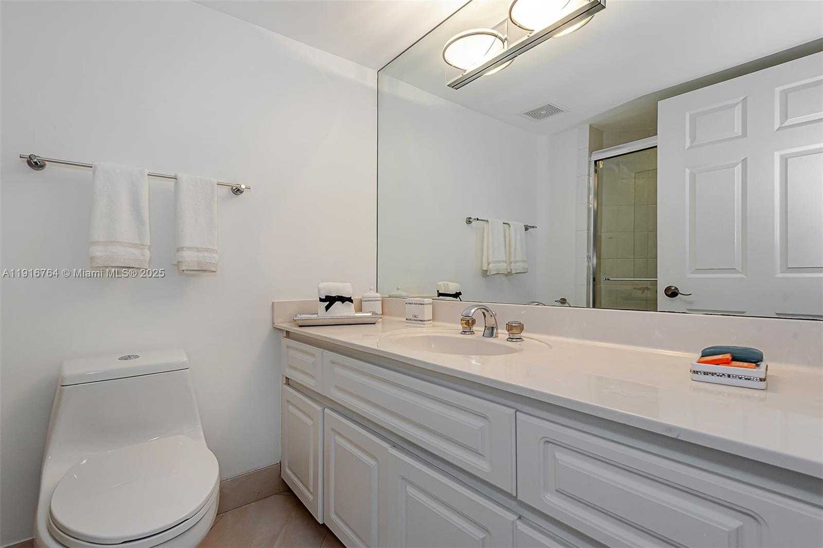 Small Image of 6301 COLLINS AVE #805, Miami Beach Number 16