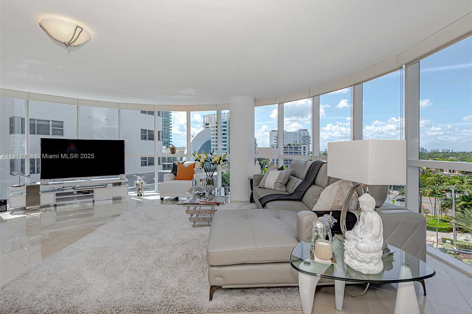 Small Image of 6301 COLLINS AVE #805, Miami Beach Number 2