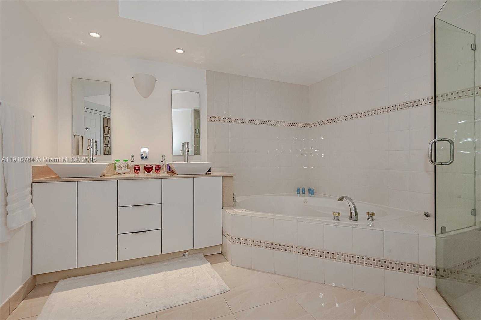 Small Image of 6301 COLLINS AVE #805, Miami Beach Number 21