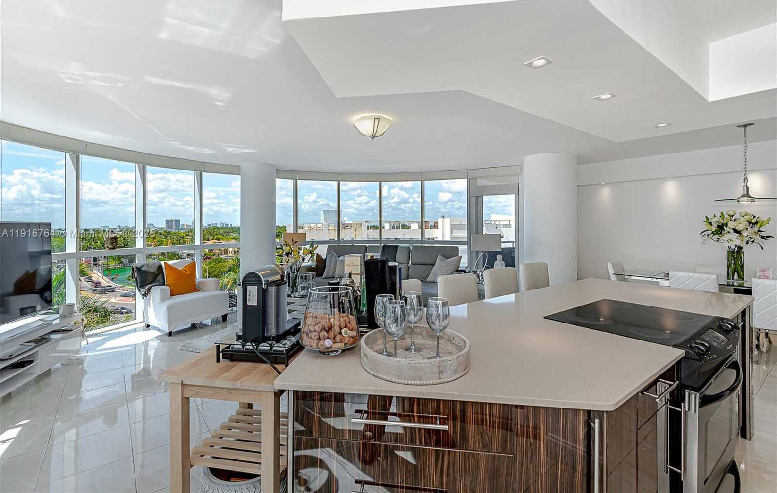 Small Image of 6301 COLLINS AVE #805, Miami Beach Number 5