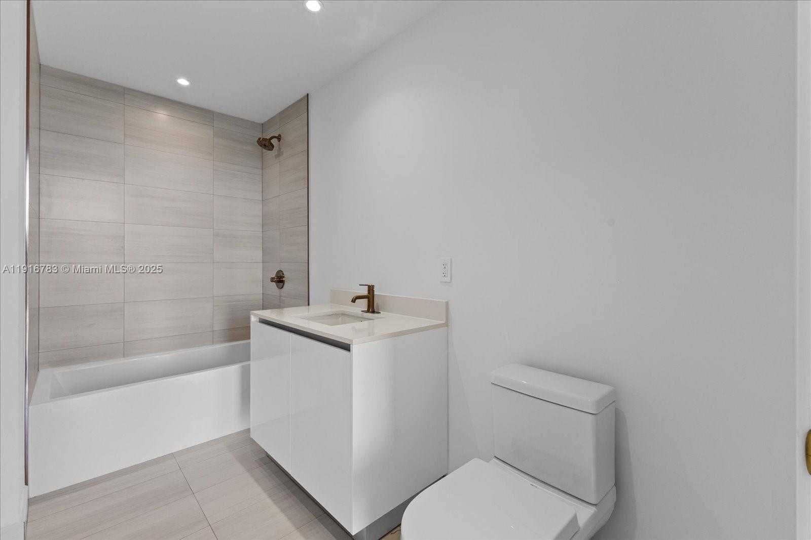 Small Image of 2678 TIGERTAIL AVE #1605, Miami Number 12