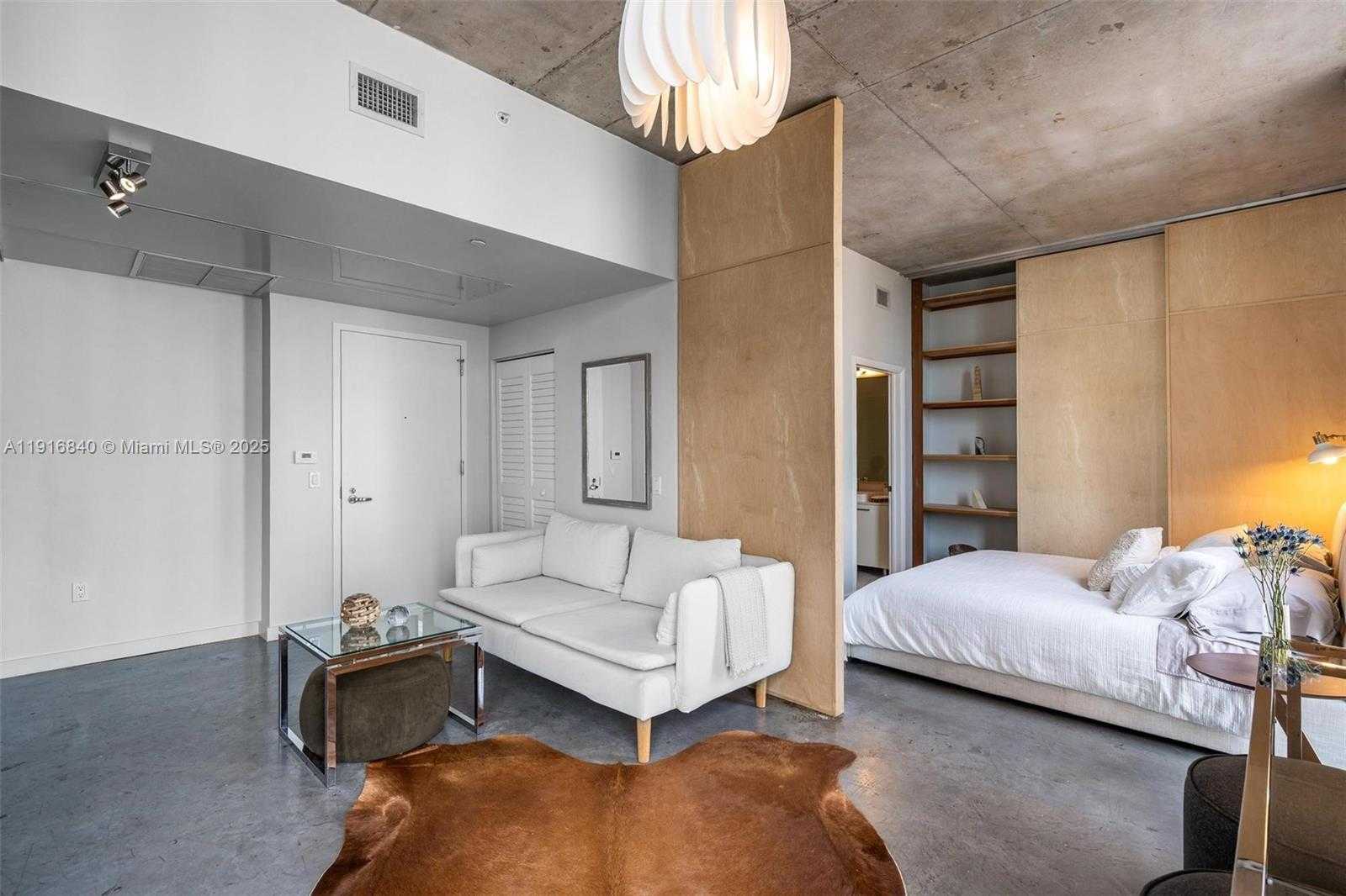 Small Image of 151 SOUTH EAST 1ST ST #1404, Miami Number 3