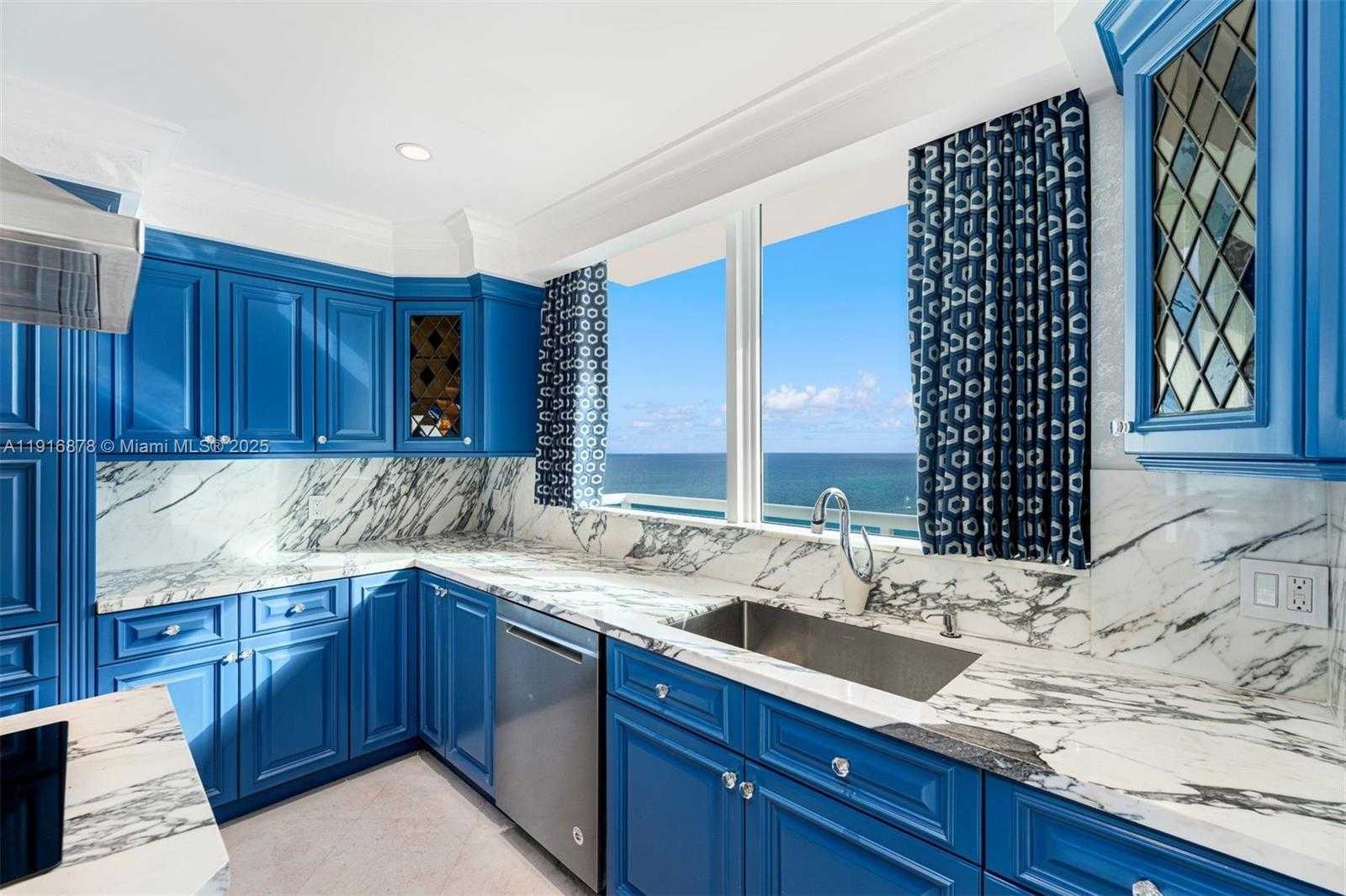 Small Image of 5025 COLLINS AVE #PH-1, Miami Beach Number 12