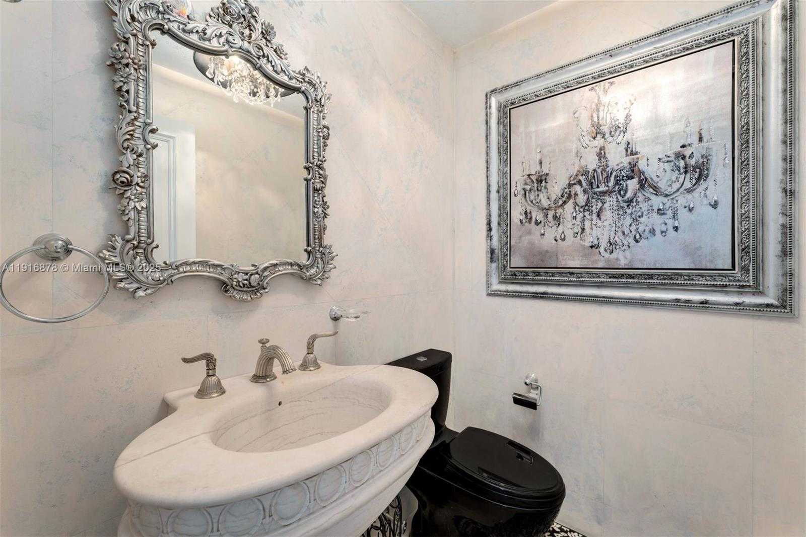 Small Image of 5025 COLLINS AVE #PH-1, Miami Beach Number 9