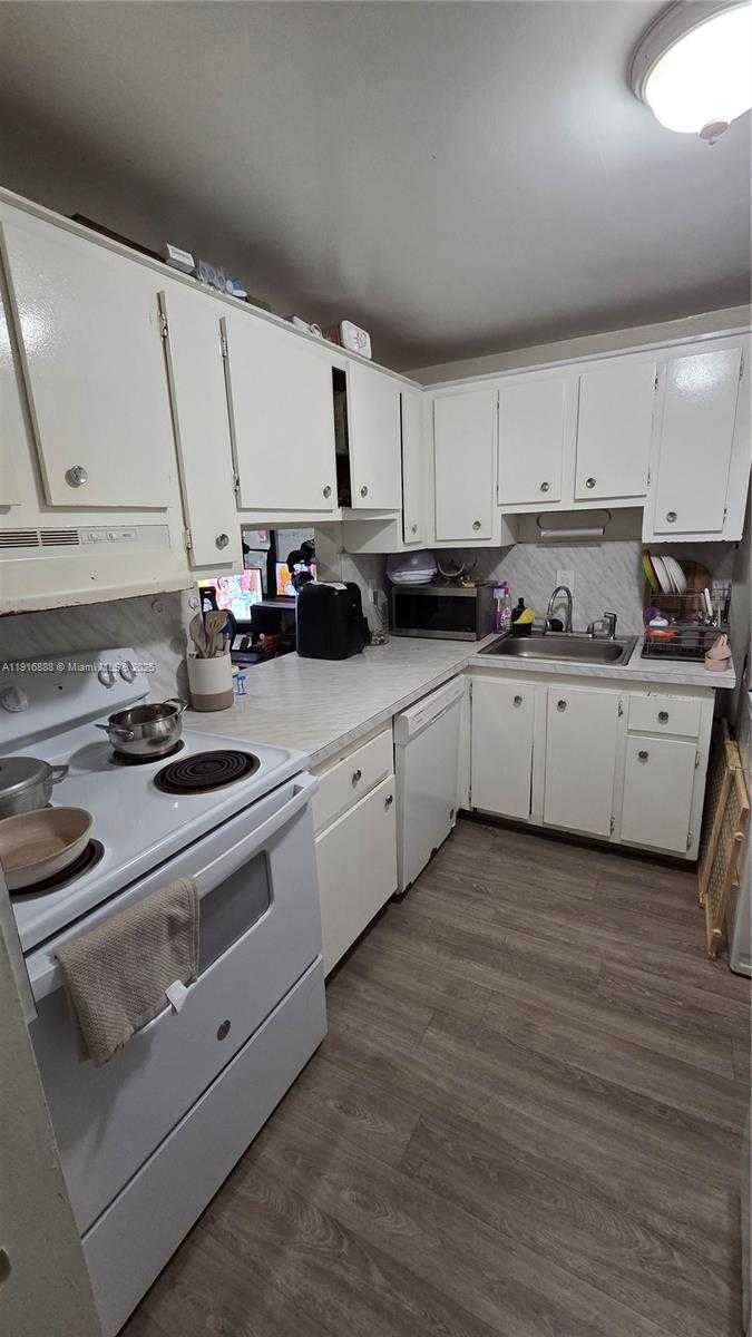 Small Image of 5122 NORTH WEST 79TH AVE #203, Doral Number 2