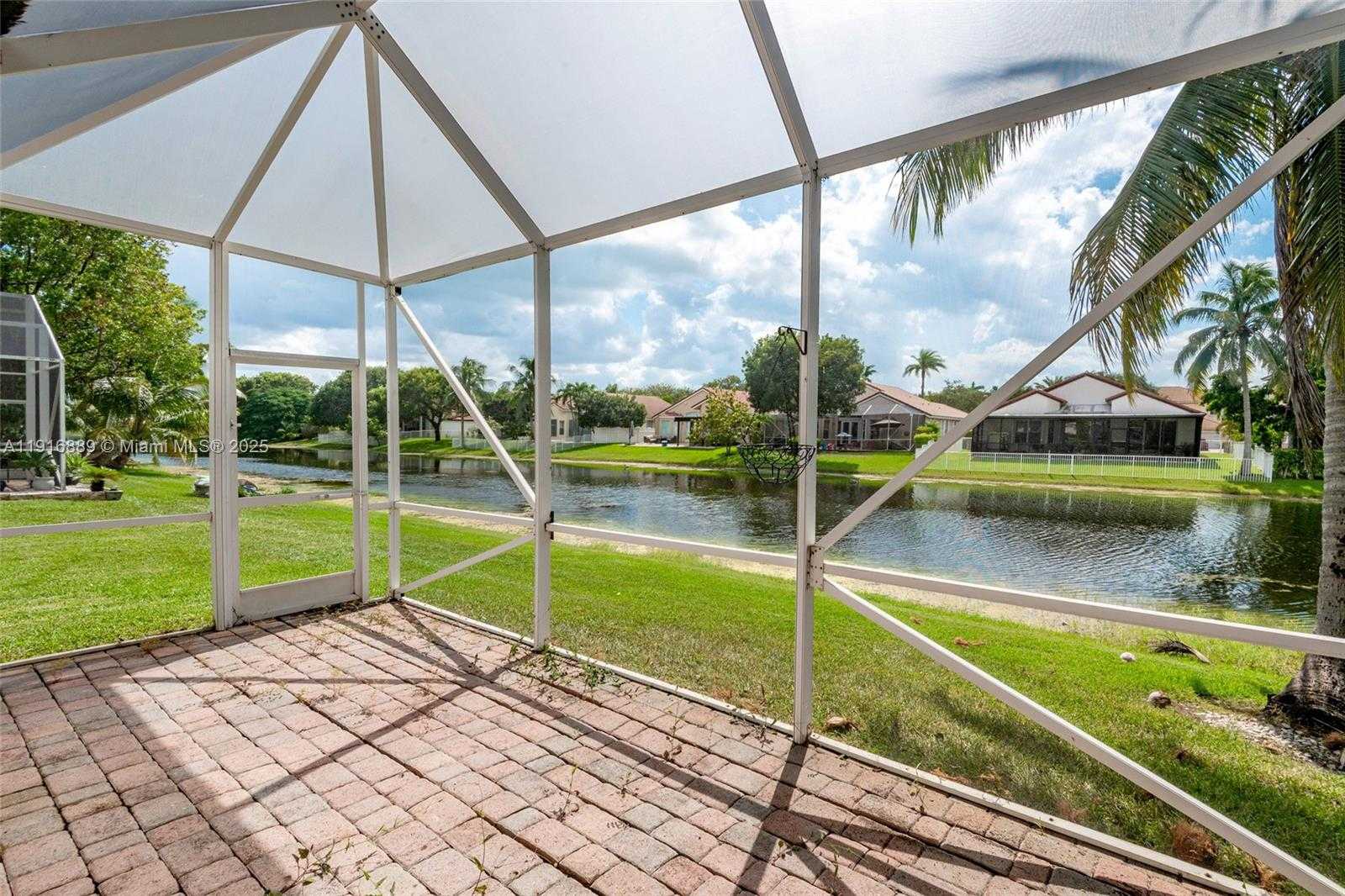 Small Image of 18866 SOUTH WEST 28TH CT, Miramar Number 11