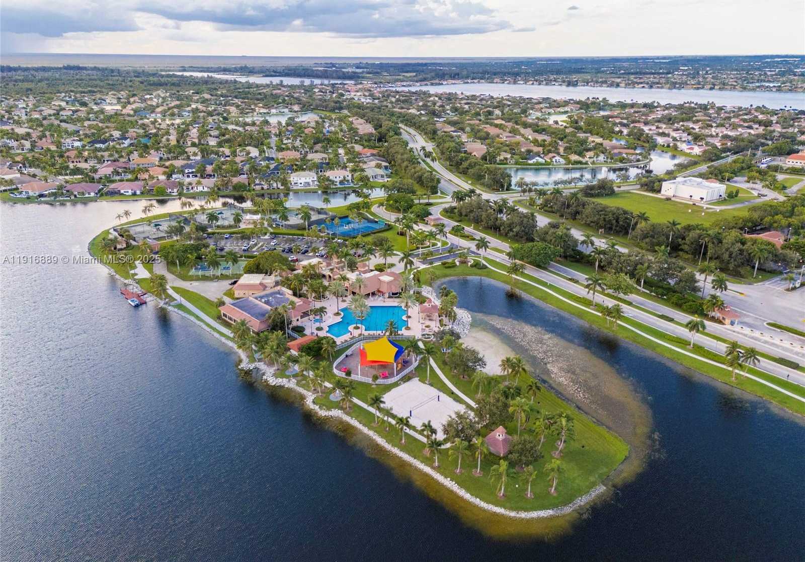 Small Image of 18866 SOUTH WEST 28TH CT, Miramar Number 47