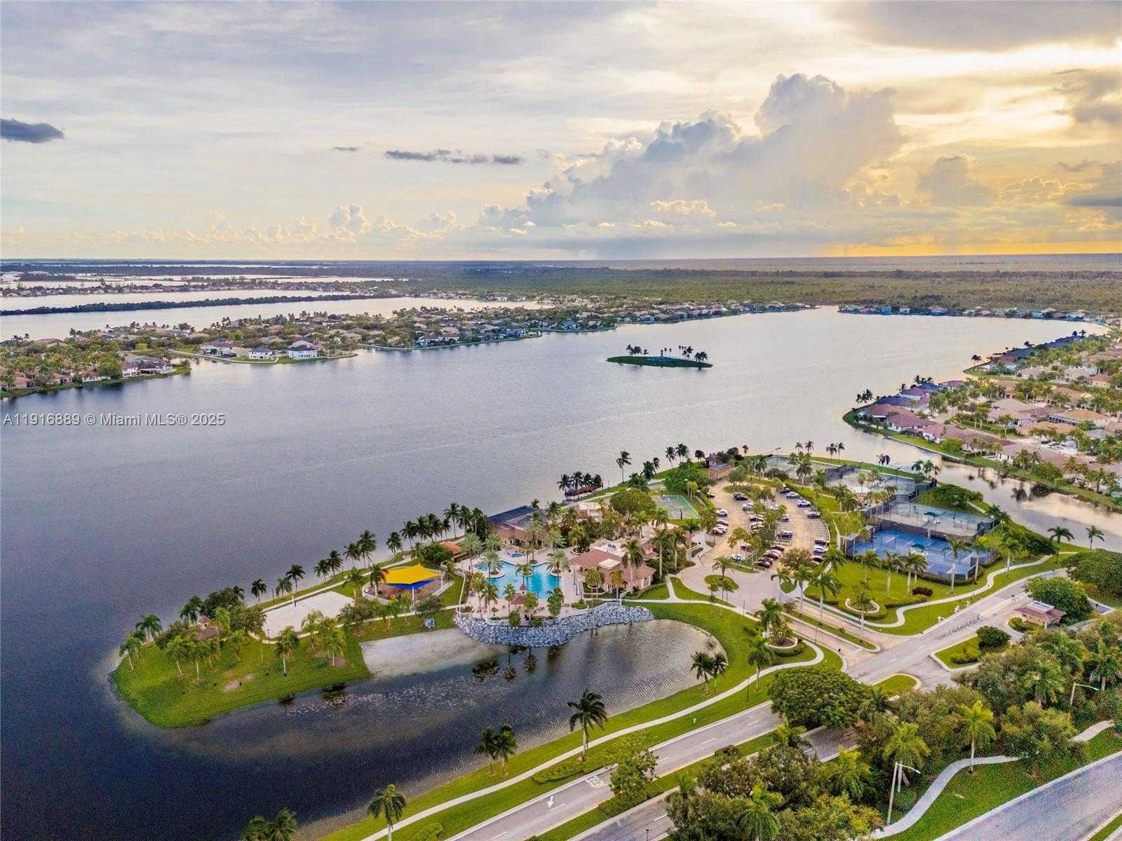 Small Image of 18866 SOUTH WEST 28TH CT, Miramar Number 48