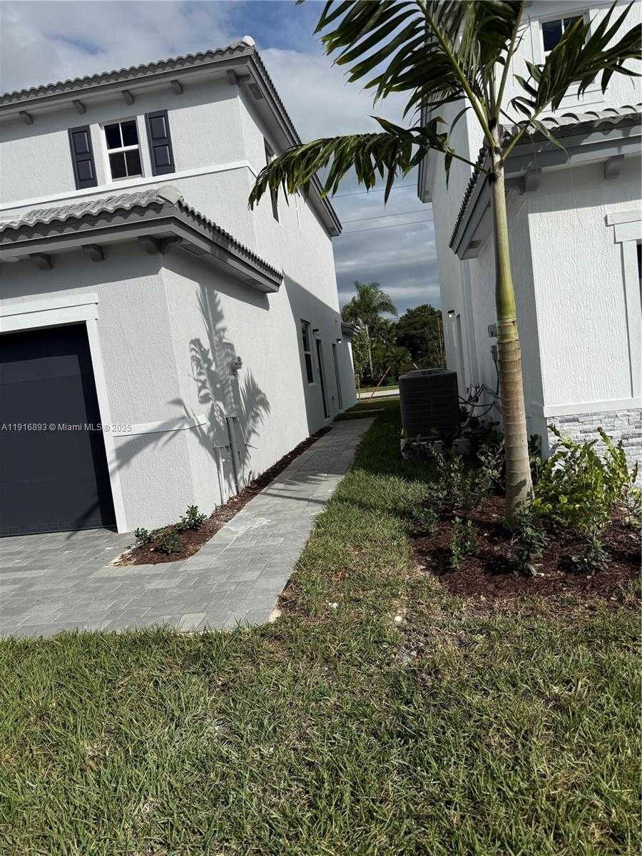 Small Image of 16225 SOUTH WEST 147TH CT #2, Miami Number 3