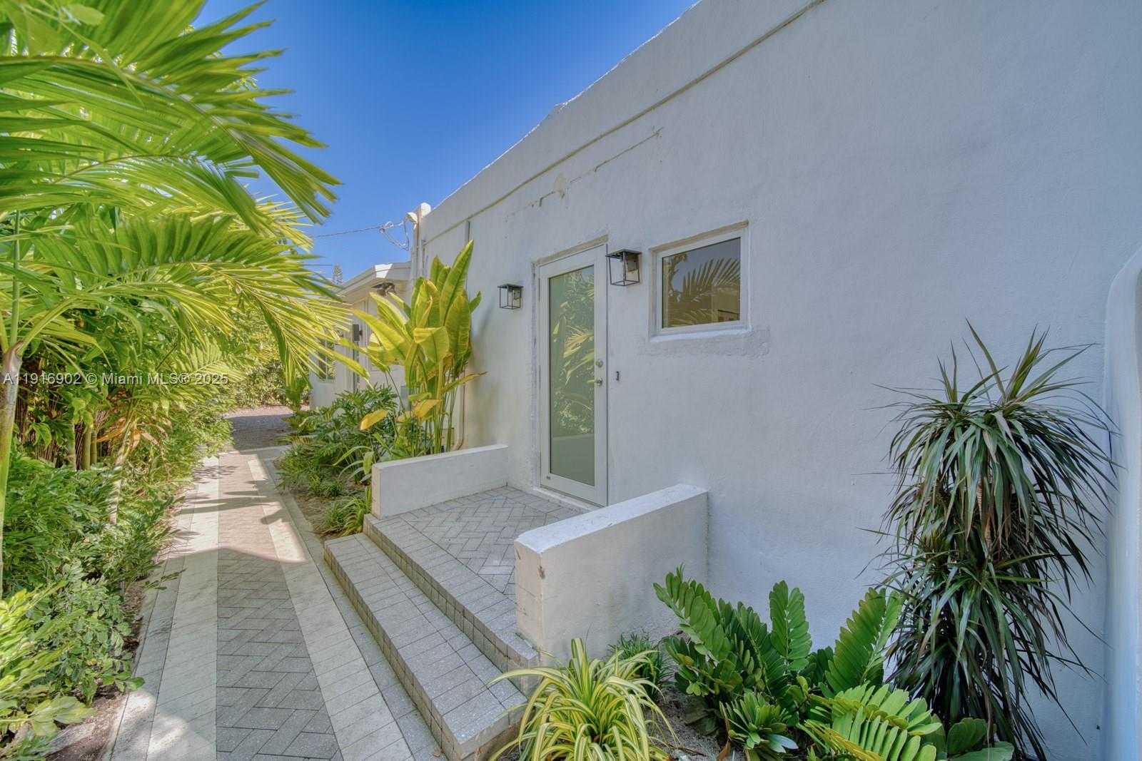 Small Image of 845 NORTH EAST 119TH ST, Biscayne Park Number 11