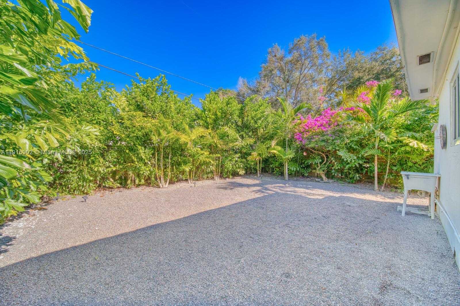 Small Image of 845 NORTH EAST 119TH ST, Biscayne Park Number 13