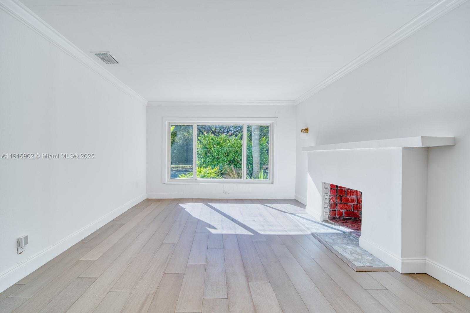 Small Image of 845 NORTH EAST 119TH ST, Biscayne Park Number 3