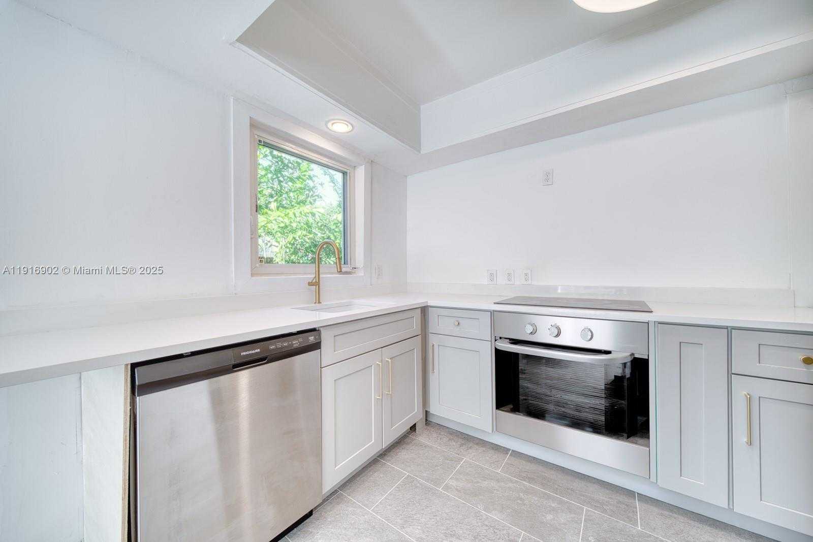 Small Image of 845 NORTH EAST 119TH ST, Biscayne Park Number 5