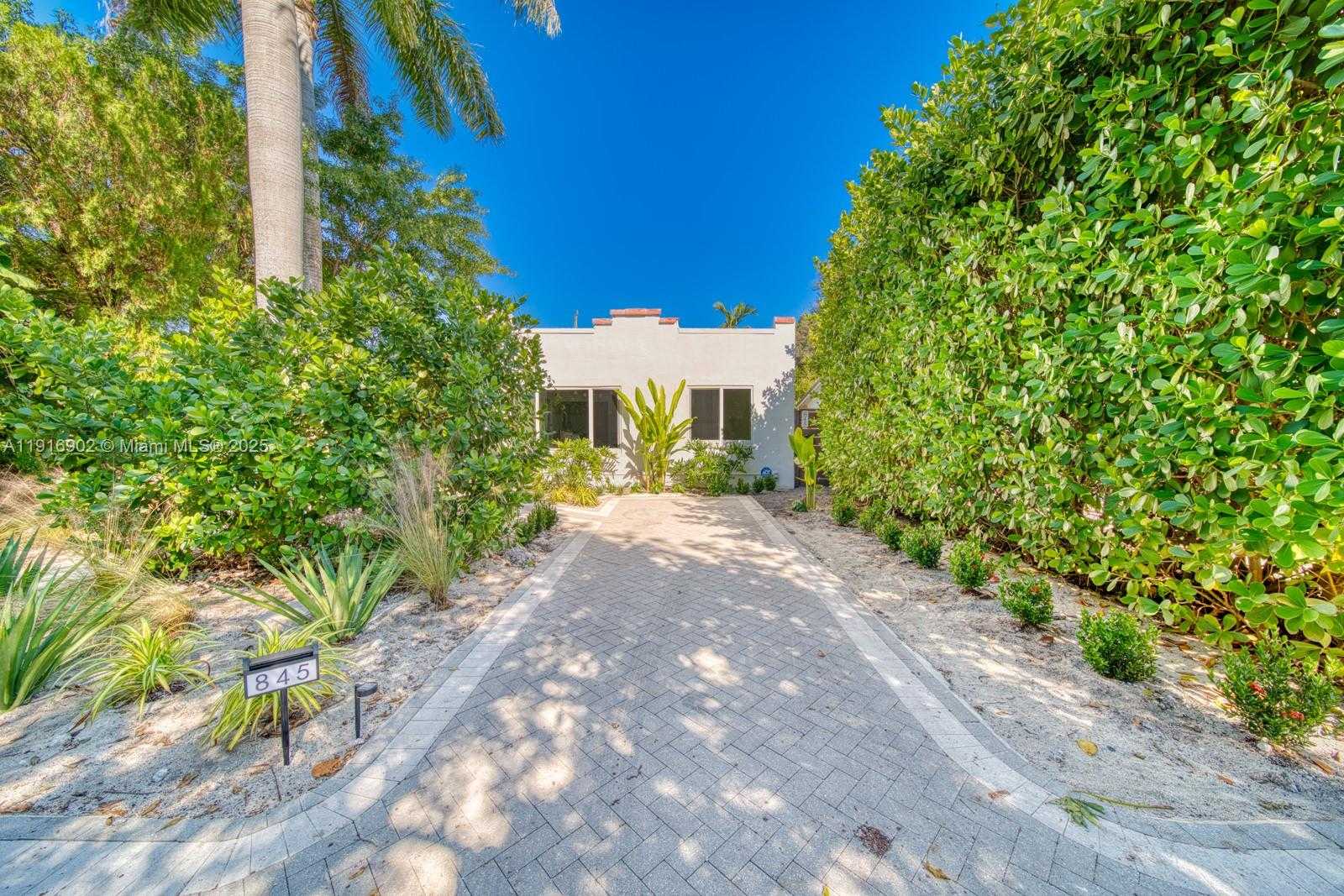 Small Image of 845 NORTH EAST 119TH ST, Biscayne Park Number 9