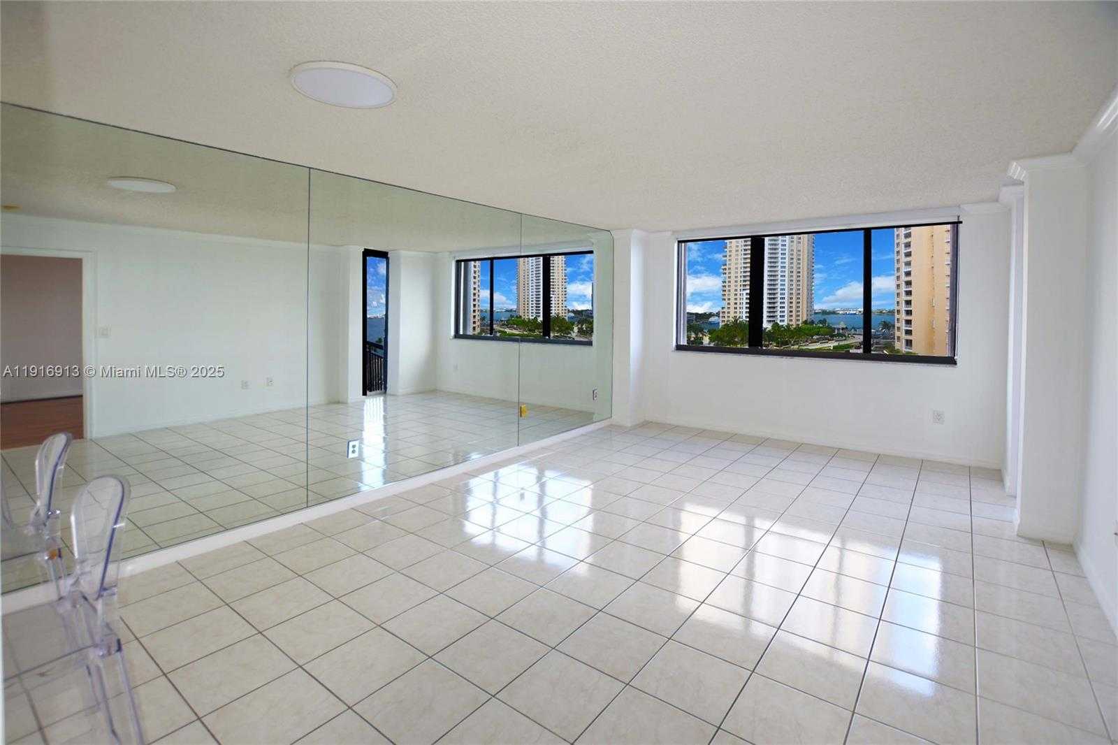 Small Image of 540 BRICKELL KEY DR #1120, Miami Number 4