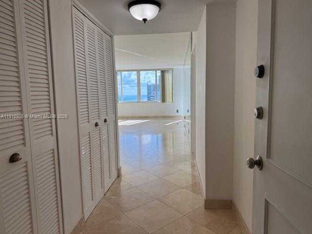 Small Image of 5401 COLLINS AVE #1512, Miami Beach Number 16