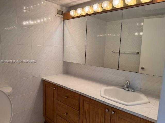 Small Image of 5401 COLLINS AVE #1512, Miami Beach Number 18