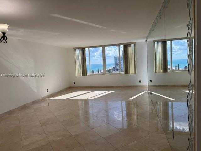Small Image of 5401 COLLINS AVE #1512, Miami Beach Number 20