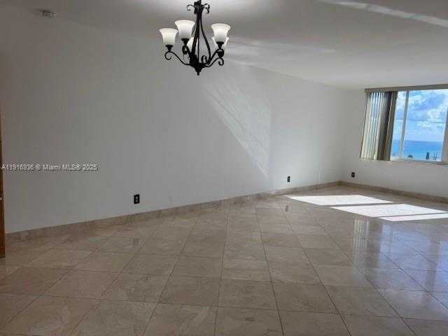 Small Image of 5401 COLLINS AVE #1512, Miami Beach Number 21
