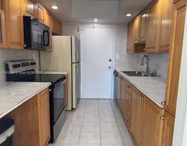 Small Image of 5401 COLLINS AVE #1512, Miami Beach Number 22