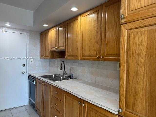 Small Image of 5401 COLLINS AVE #1512, Miami Beach Number 24