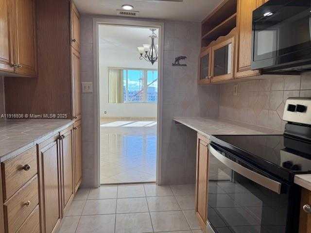 Small Image of 5401 COLLINS AVE #1512, Miami Beach Number 25