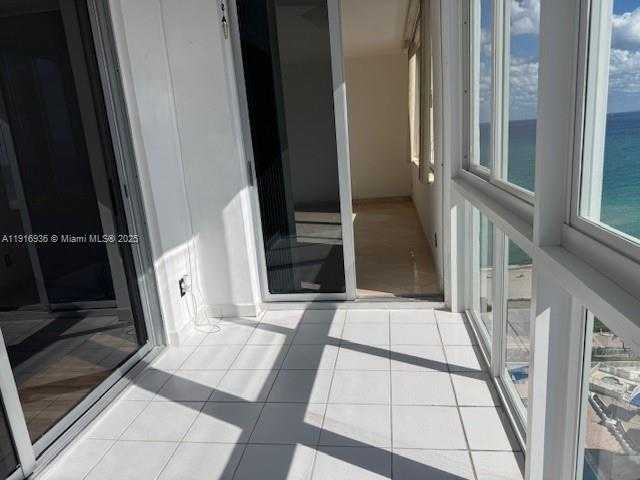 Small Image of 5401 COLLINS AVE #1512, Miami Beach Number 36