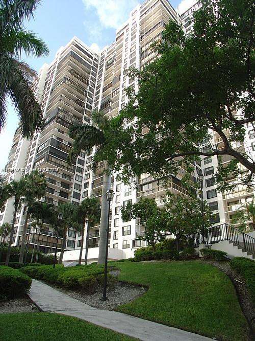 Small Image of 2333 BRICKELL AVE #2215, Miami Number 1